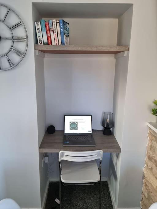 Flamingos Nest Oxford Countryside Apartment Oxford - Bicester Village - Blenheim Palace - Wifi- Free Parking Екстериор снимка
