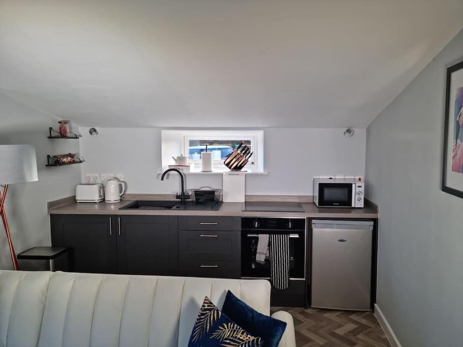 Flamingos Nest Oxford Countryside Apartment Oxford - Bicester Village - Blenheim Palace - Wifi- Free Parking Екстериор снимка